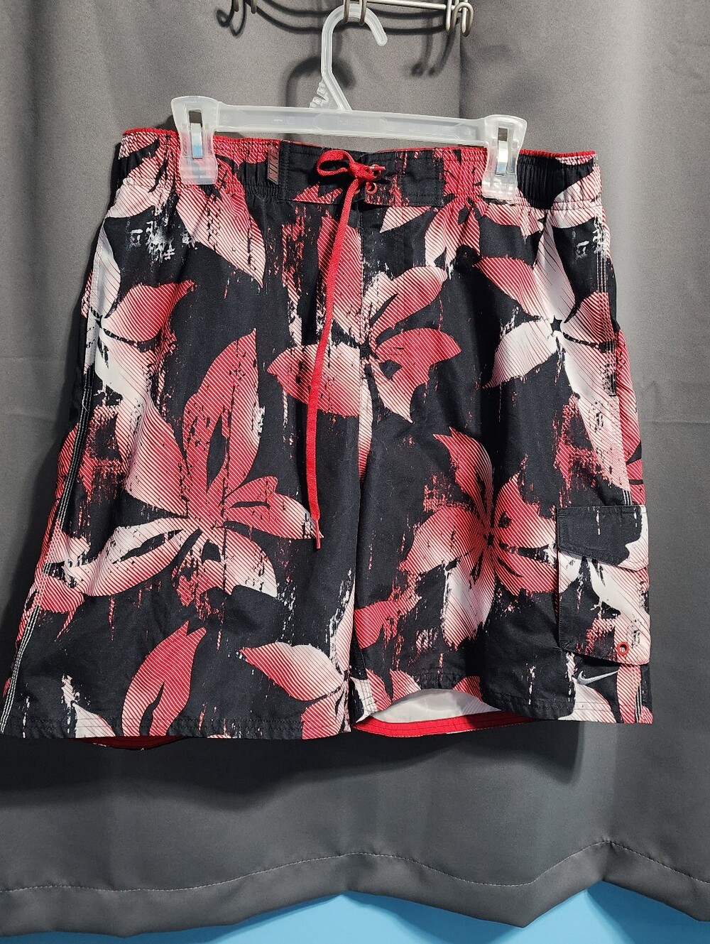 Nike Mens Red Black Floral Swim Trunks Board Shorts Cargo Pocket Size XL